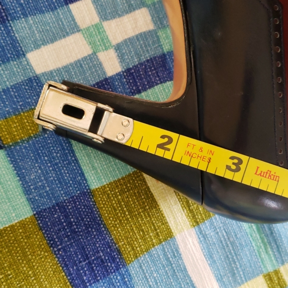 Ferragamo Spectator Pumps - Picture 4 of 8